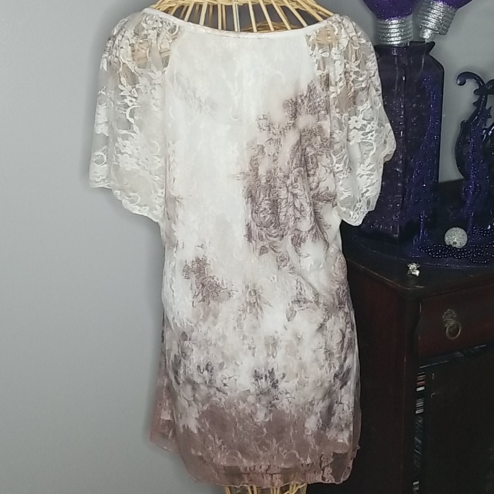 Dressbarn Large Short Sleeve Mauve, Tan & Cream Floral Lace Overlay Tunic Top - Picture 3 of 10